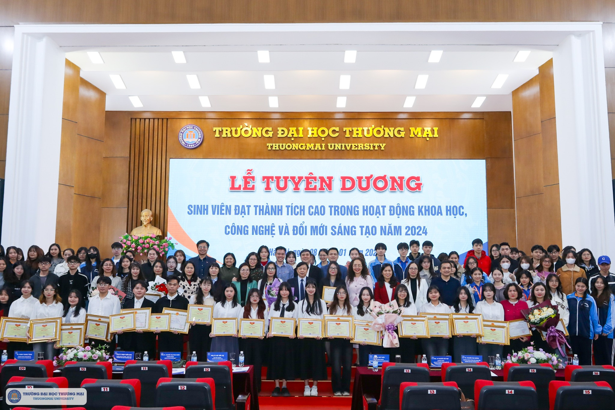 Lễ tuyên dương sinh viên đạt thành tích cao trong sinh viên đạt thành tích cao trong hoạt động khoa học, công nghệ và đổi mới sáng tạo năm 2024