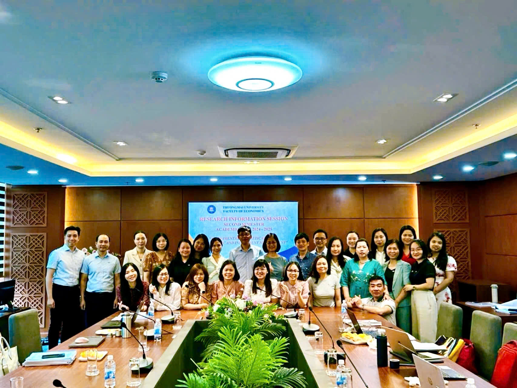 Hội nghị Báo cáo kết quả nghiên cứu khoa học của nghiên cứu sinh ngành Quản lý kinh tế và Thông tin khoa học Khoa Kinh tế học kỳ II năm học 2024-2025