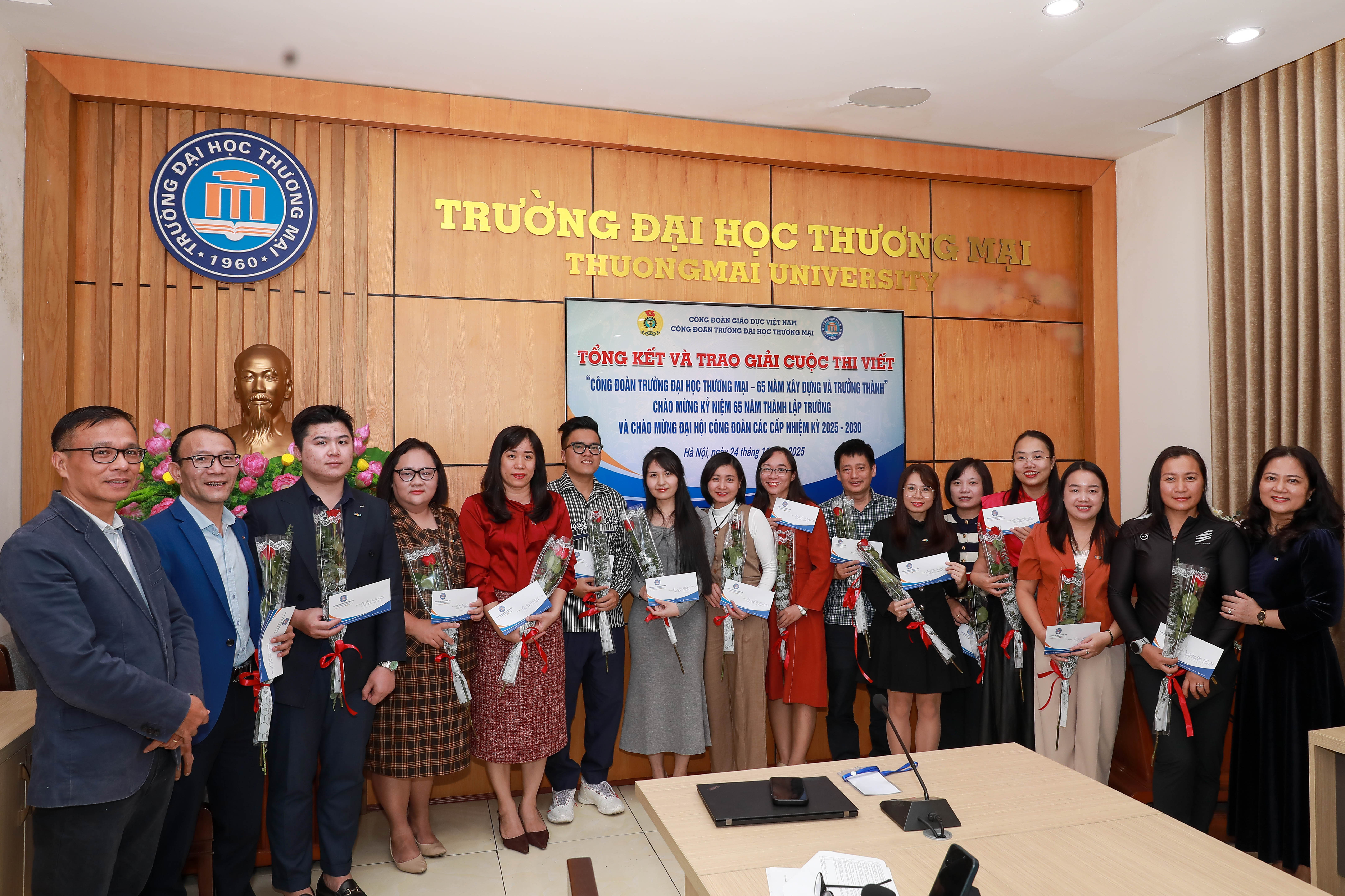 Tổng kết và trao giải 02 cuộc thi: Cuộc thi viết “Công đoàn trường Đại học Thương mại – 65 năm xây dựng và trưởng thành” và Cuộc thi tìm hiểu pháp luật trực tuyến Nhân ngày Pháp luật Việt Nam 09/11/2025