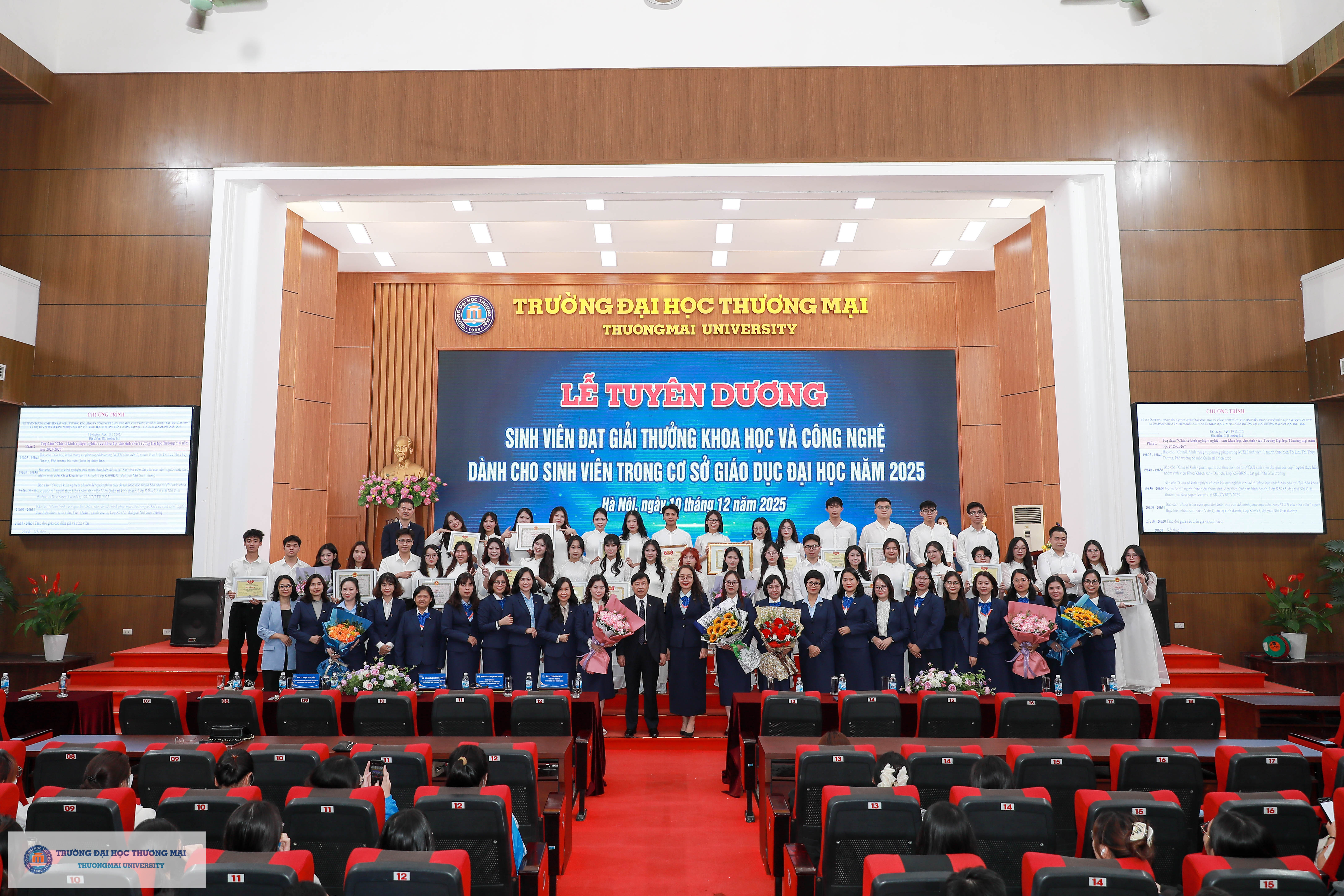Trường Đại học Thương mại tổ chức Lễ tuyên dương sinh viên đạt “Giải thưởng khoa học và công nghệ dành cho sinh viên trong cơ sở giáo dục đại học năm 2025”