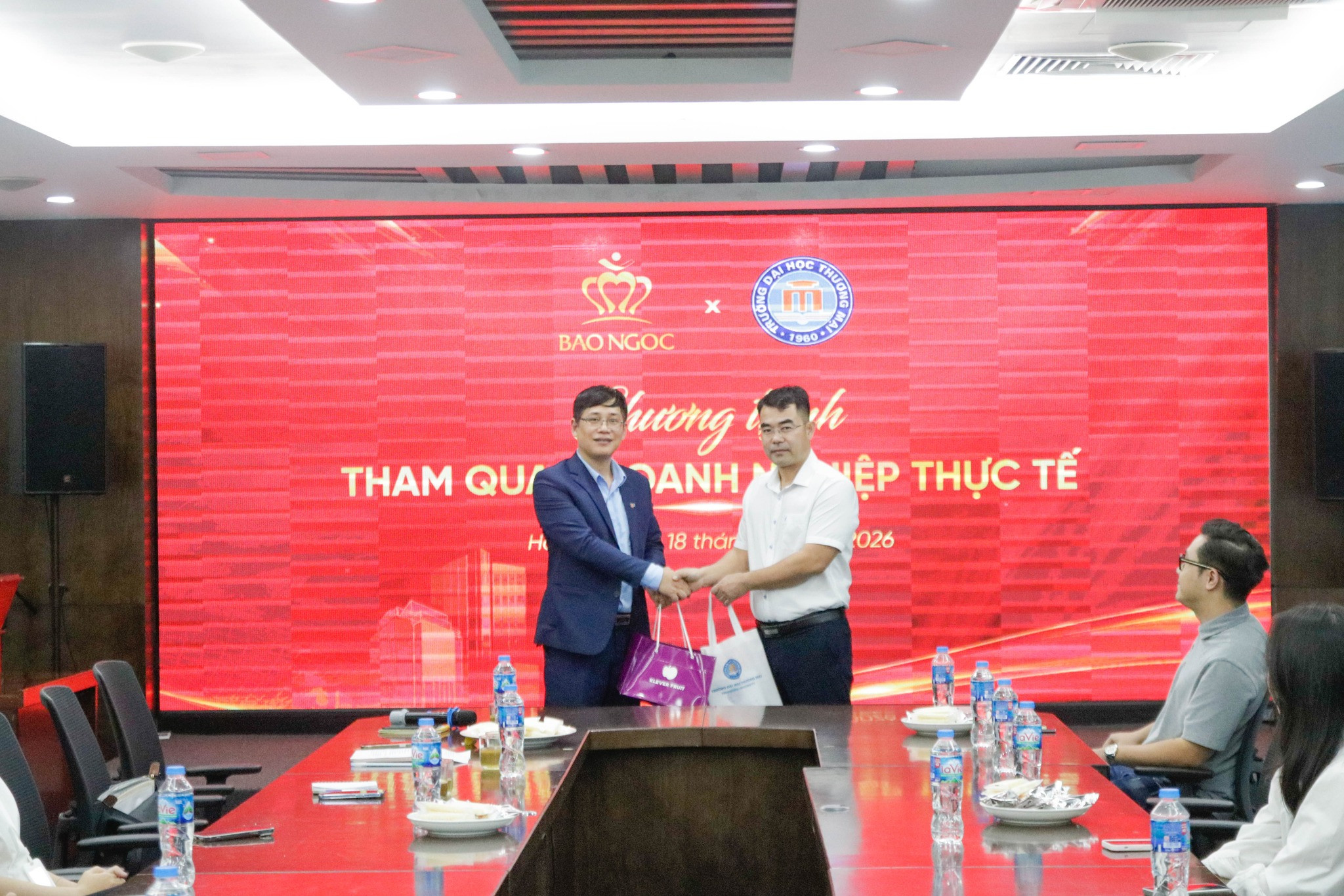 SINH VIÊN KHOA KINH TẾ THĂM QUAN THỰC TẾ