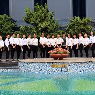 Sinh viên khoa KSDL thăm quan Crowne Plaza West Hanoi