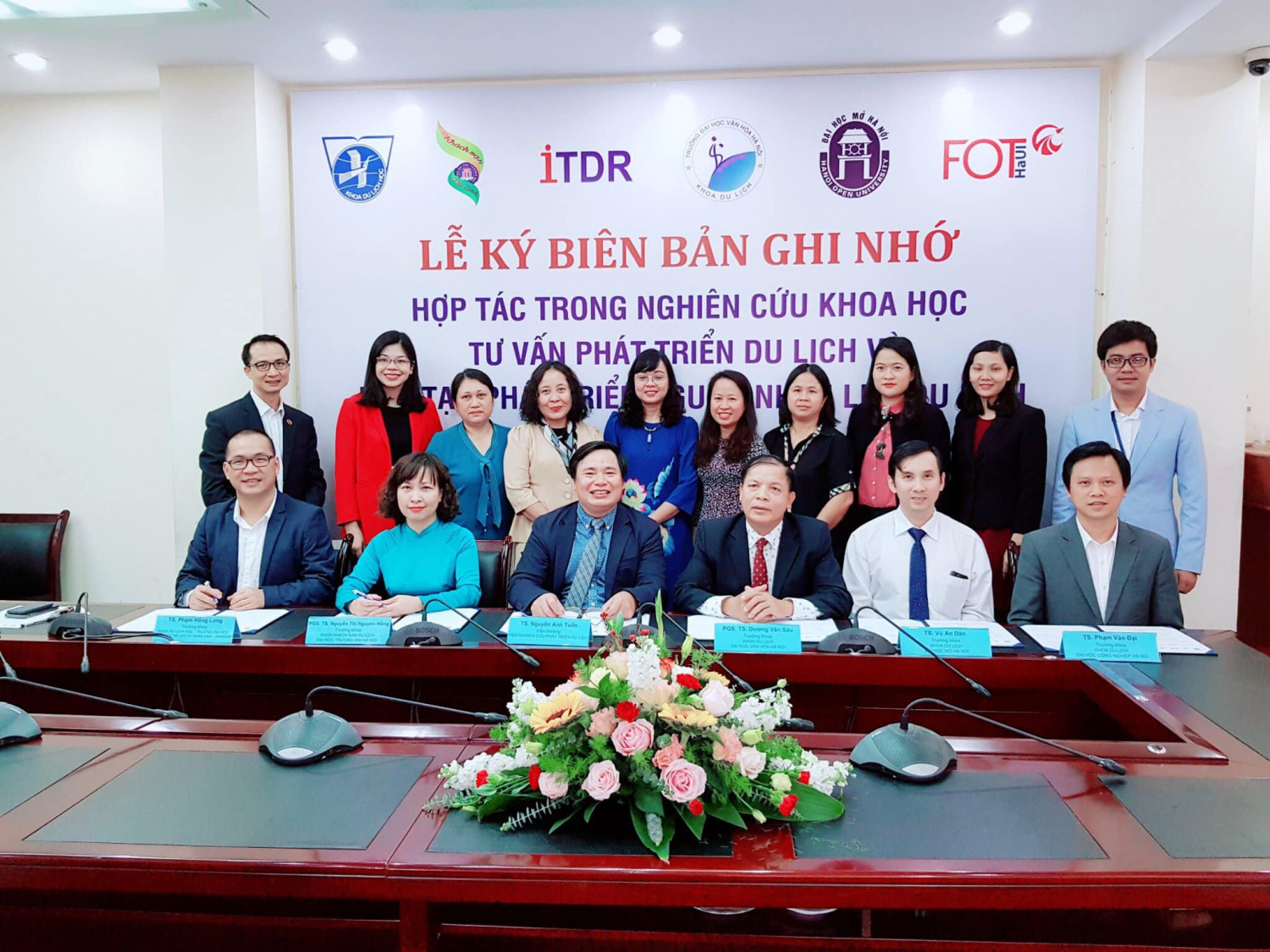 LỄ KÝ BIÊN BẢN GHI NHỚ HỢP TÁC TRONG NGHIÊN CỨU KHOA HỌC, TƯ VẤN PHÁT TRIỂN DU LỊCH VÀ ĐÀO TẠO PHÁT TRIỂN NGUỒN NHÂN LỰC DU LỊCH