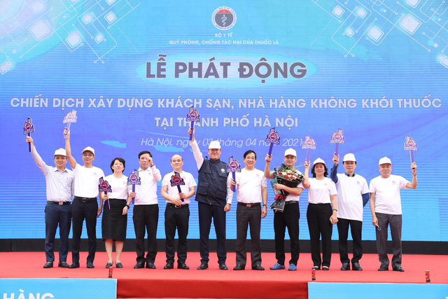 SINH VIÊN KHOA KHÁCH SẠN- DU LỊCH, ĐẠI HỌC THƯƠNG MẠI ĐÃ THAM DỰ SỰ KIỆN “LỄ PHÁT ĐỘNG CHIẾN DỊCH XÂY DỰNG KHÁCH SẠN, NHÀ HÀNG KHÔNG KHÓI THUỐC”